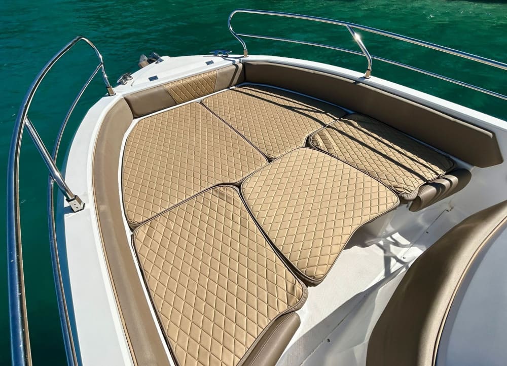 Erkunden Sie die versteckten Buchten von Baška Voda auf einem Motorboot