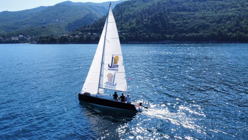 Godetevi una giornata al mare a Mošćenička Draga su una barca a vela