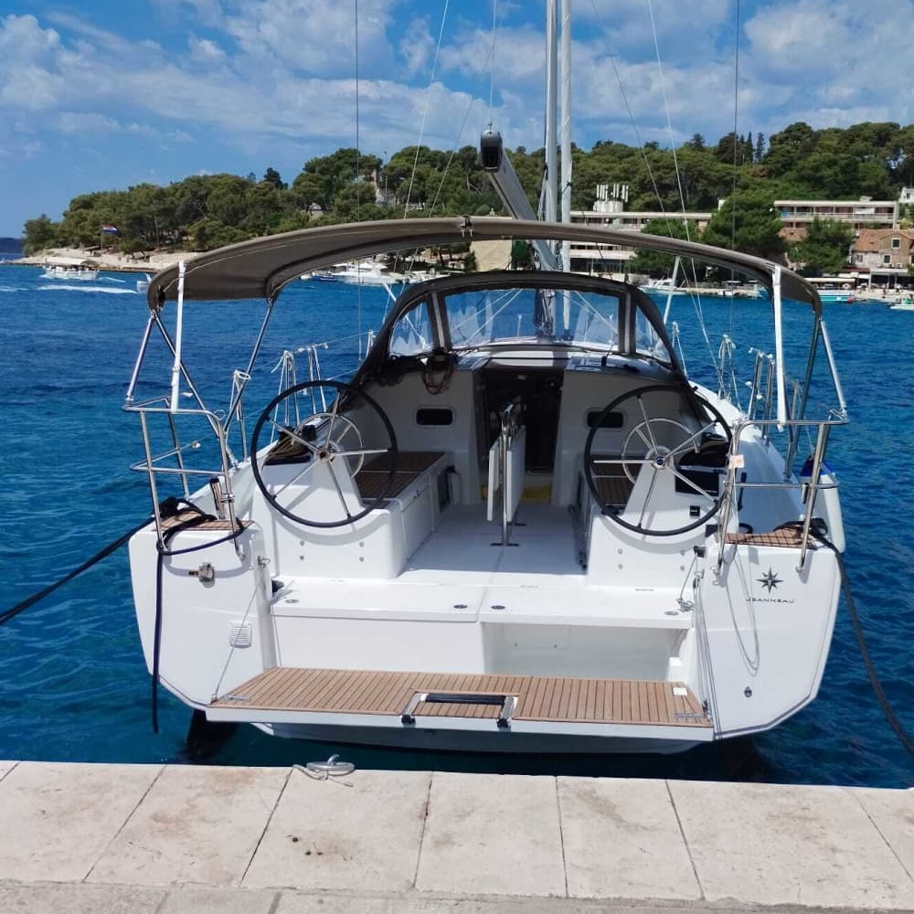 The rhythm of Dubrovnik: Unforgettable moments on a sailboat