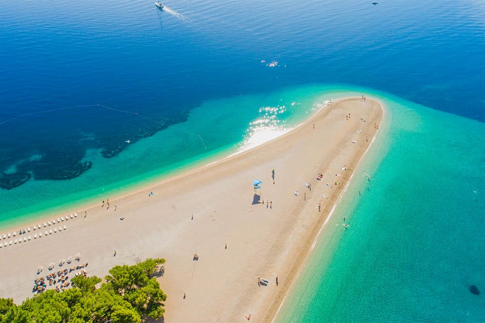 Całodniowa wycieczka łodzią Secret Hvar: Odkryj południowe wybrzeże Hvaru i Wyspy Pakleni