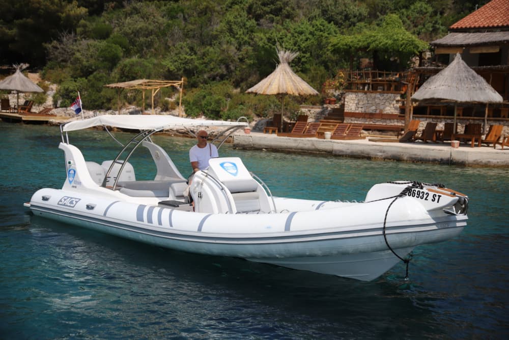 Desfrute de 7h30 em uma lancha em Hvar.