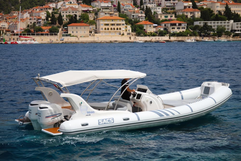 Desfrute de 7h30 em uma lancha em Hvar.