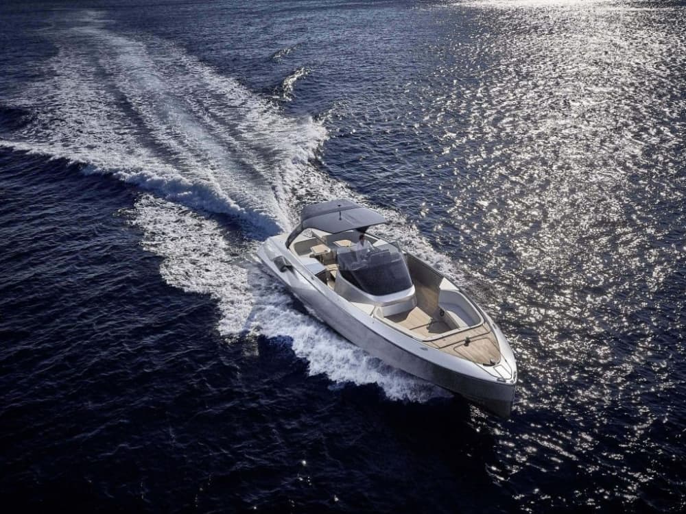 Jouw dag in Peschiera del Garda: Huur een motorboot voor een dag vol ontdekkingen.