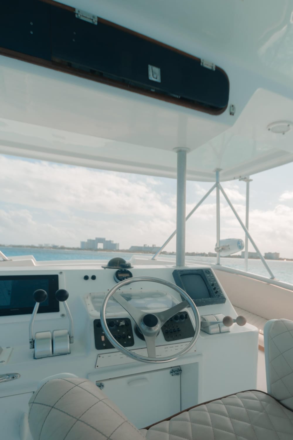 Charter een 55ft oceaanjacht in Cancun – een privéboottocht naar Isla Mujeres