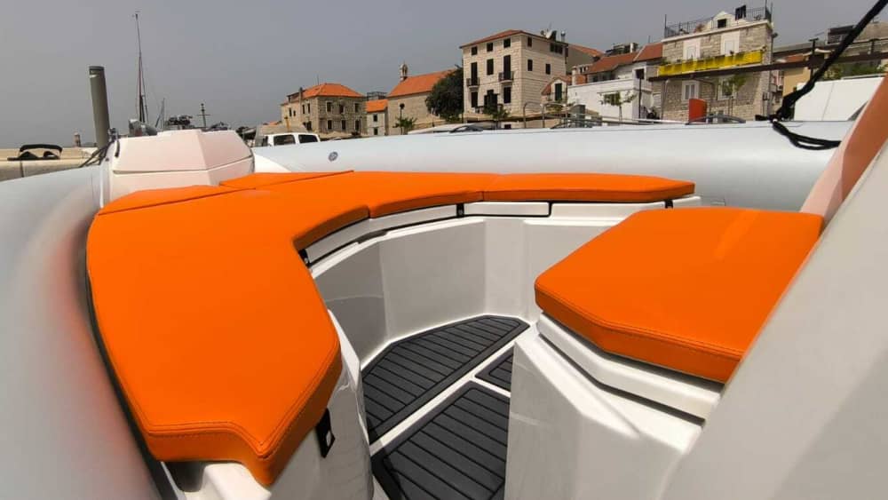 Een boottocht van een halve dag in Split op een motorboot.