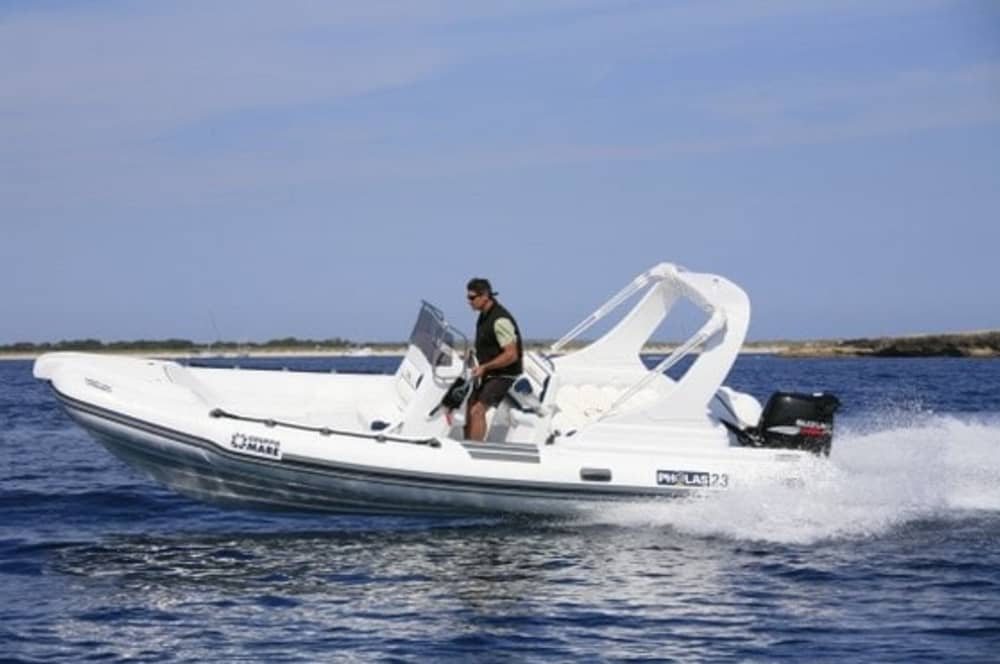 Экскурсия на полнодневной лодке на заливы Комино и Гозо