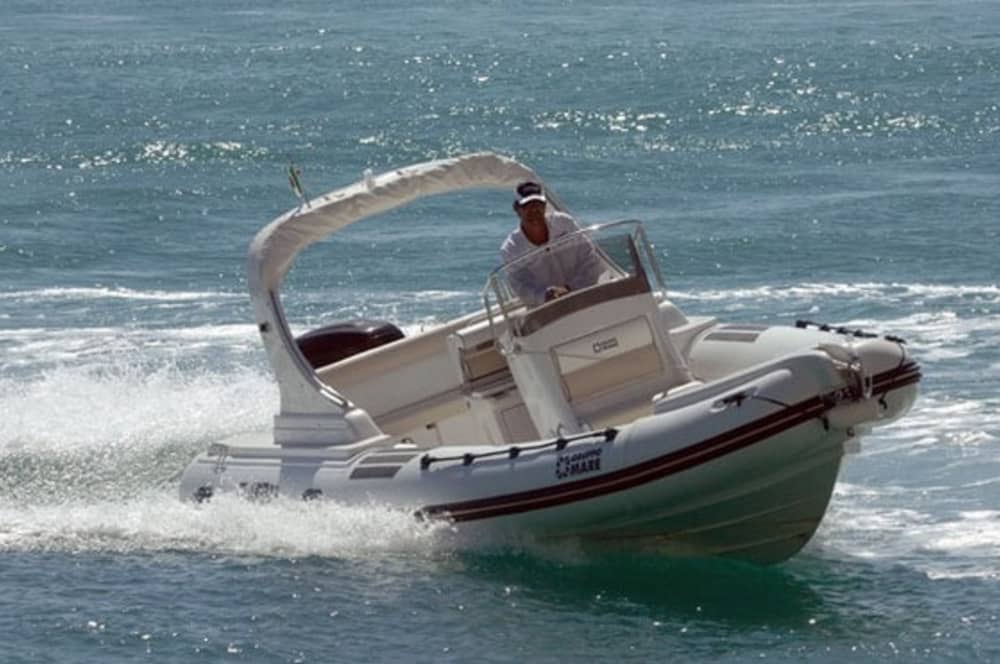 Экскурсия на полнодневной лодке на заливы Комино и Гозо