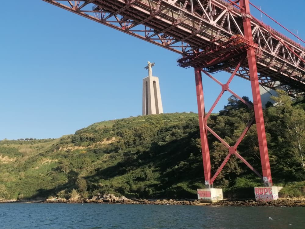 Leggende di Lisbona via mare: crociera storica di 2 ore