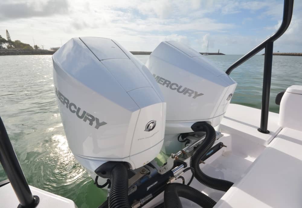 Profitez d'une excursion de 9 heures en bateau à moteur pour explorer Corfou.