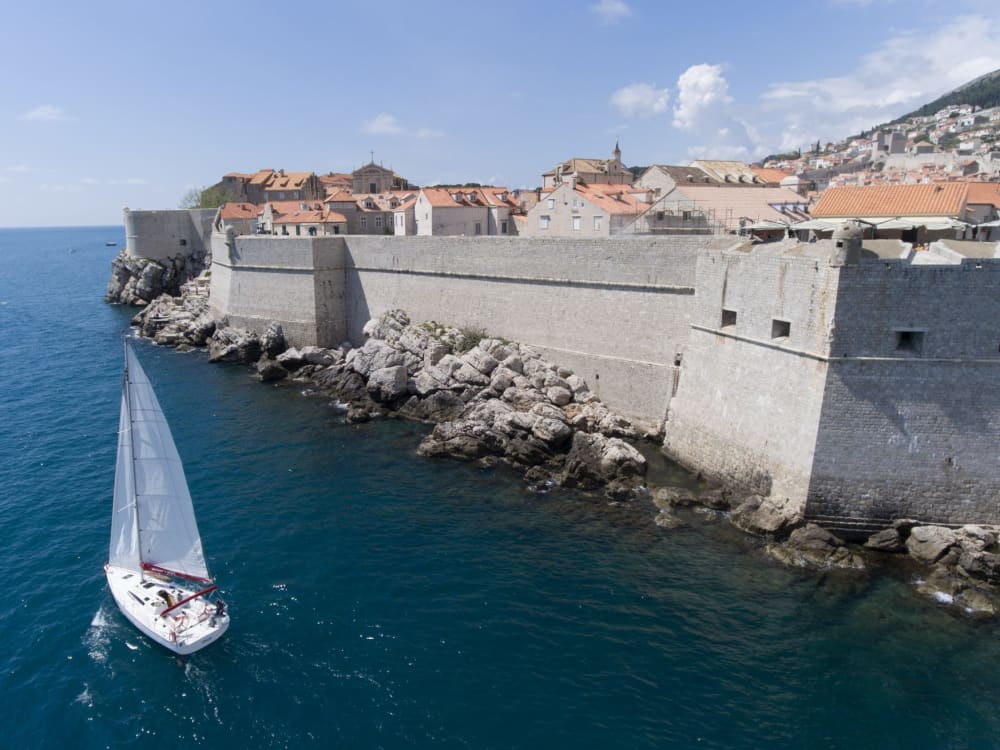 Ιστιοπλοΐα στο ηλιοβασίλεμα από το Cavtat – Ιδιωτική εκδρομή 2 ωρών