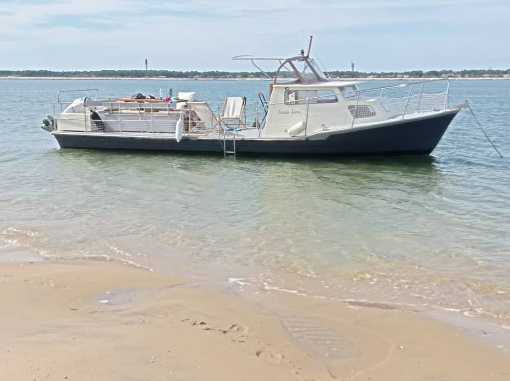 Start your holiday with 4h30 of fun on a motorboat