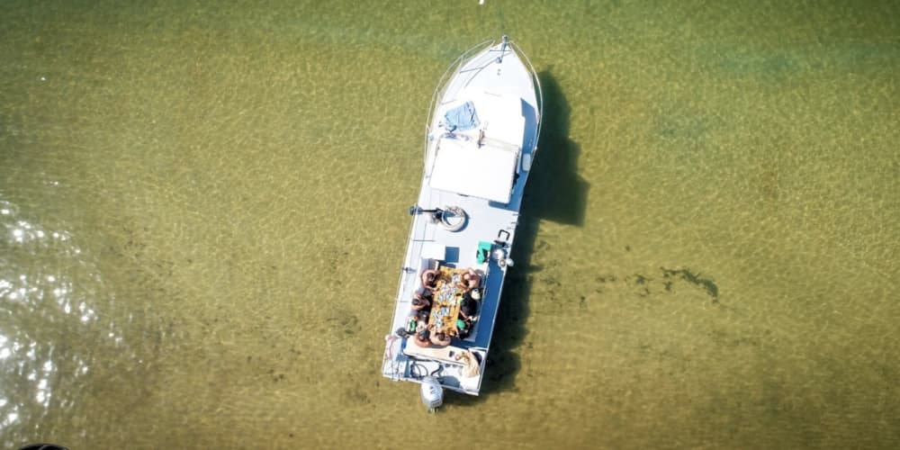 Start your holiday with 4h30 of fun on a motorboat