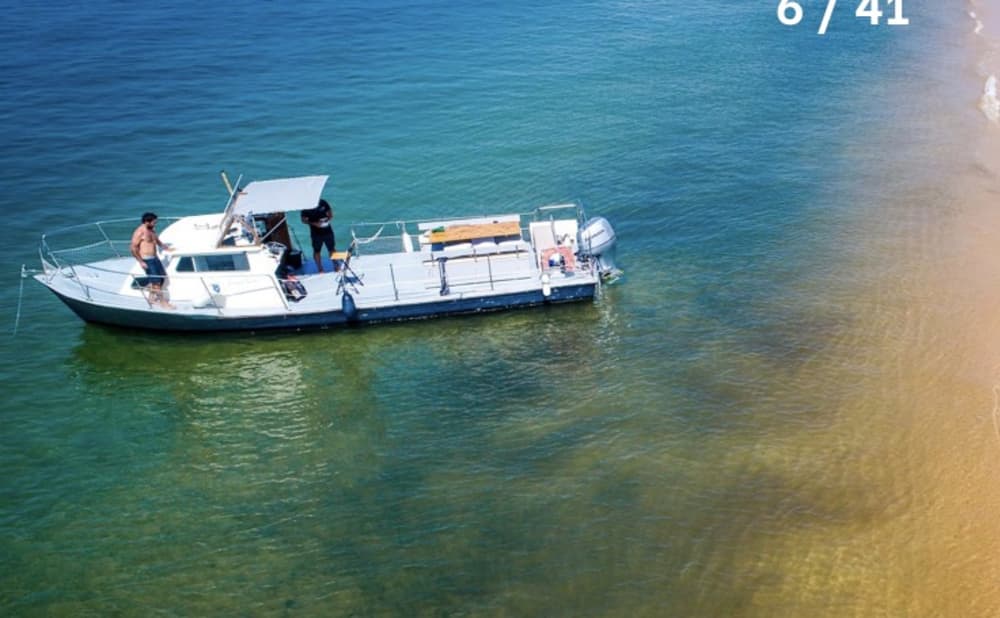 Start your holiday with 4h30 of fun on a motorboat