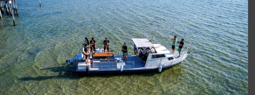 Start your holiday with 4h30 of fun on a motorboat