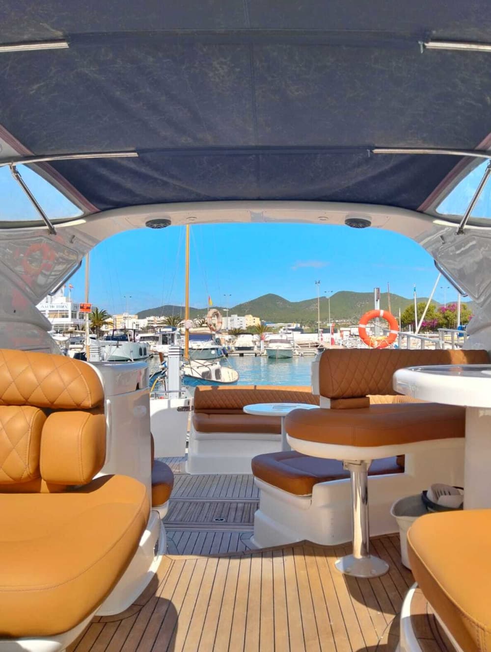 Vivez le rêve méditerranéen : une journée complète autour d'Ibiza
