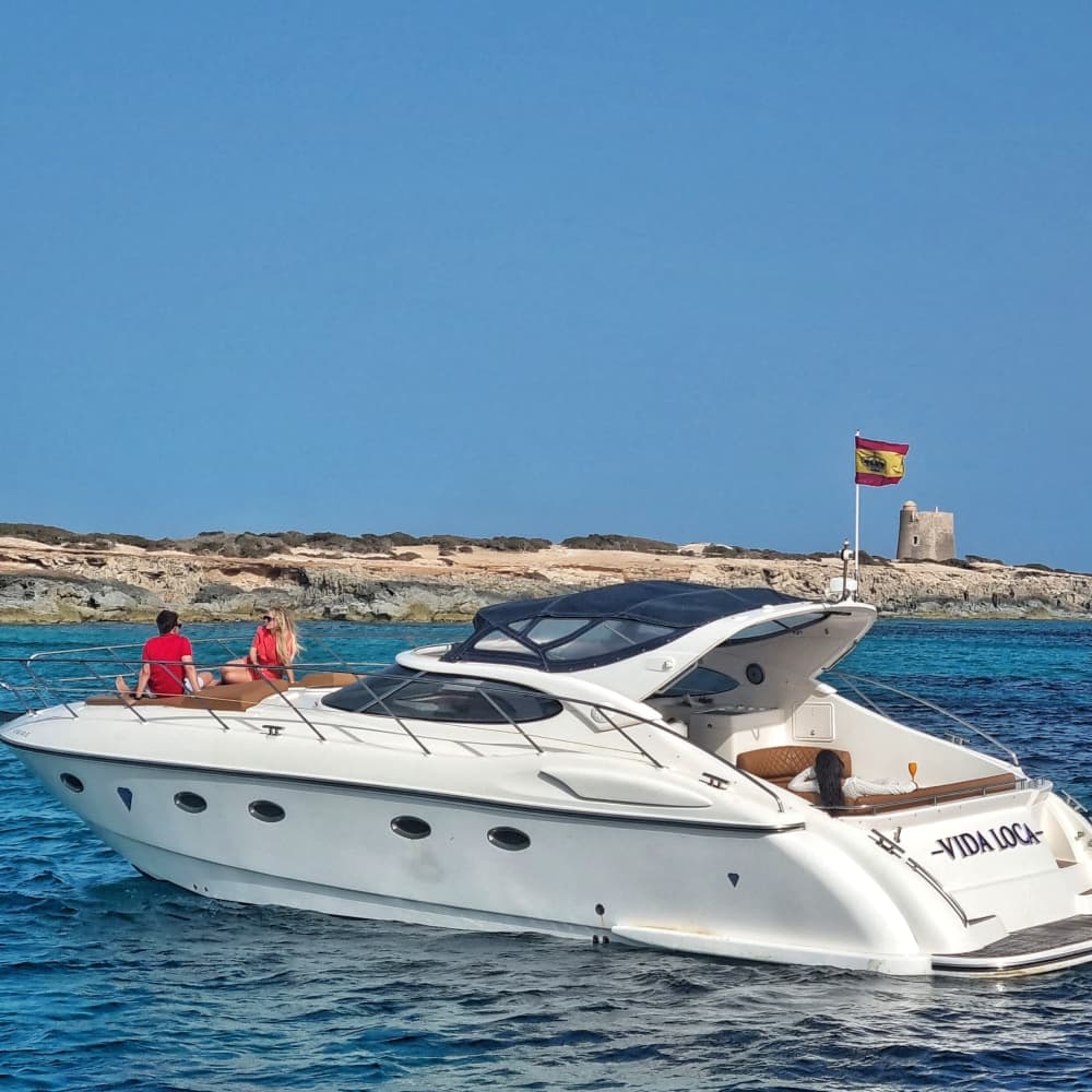 Vive el sueño mediterráneo: Un día completo en Ibiza