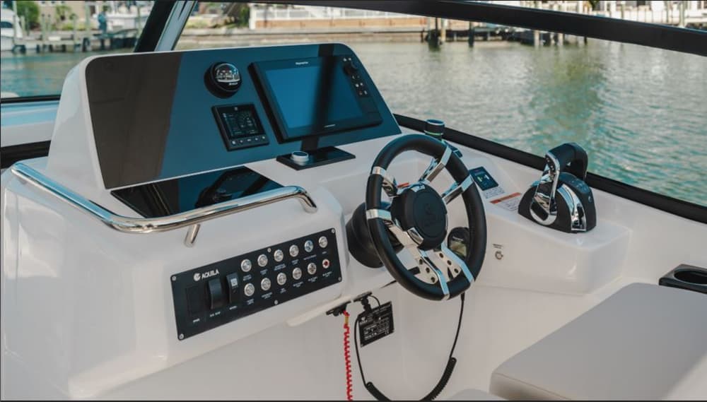 Votre bateau à moteur privé pour une journée autour de Fréjus