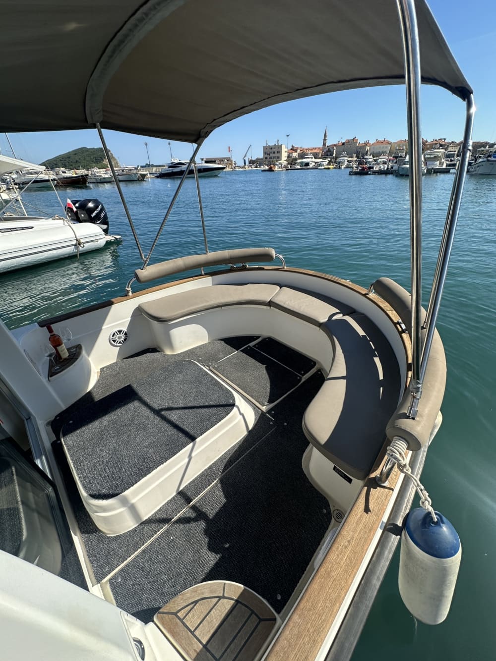 Puur zeilplezier: ervaar de magie van Budva.