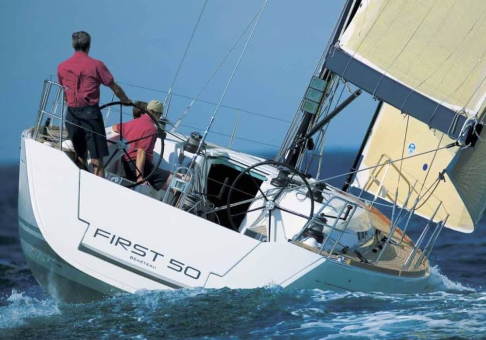 Genießen Sie einen Tag auf See in Porto an Bord eines Segelboots