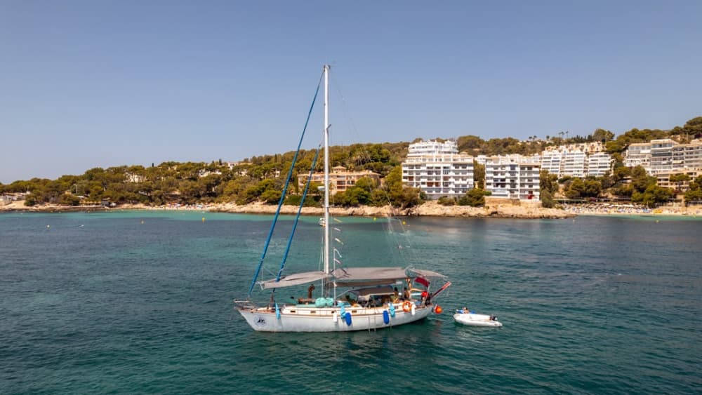 Excursie scurtă, vele adevărate: Experimentați Palma de Mallorca pe o barcă cu pânze
