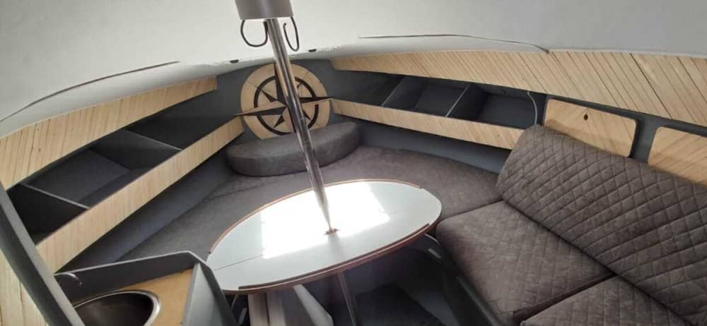 Nehmen Sie sich einen halben Tag Zeit, um sich auf einem Motorboot in Danzig zu entspannen.