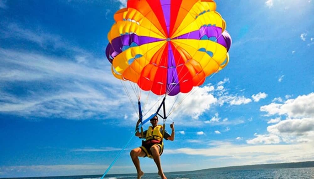 Noleggia una barca a motore per 4 ore di divertimento.