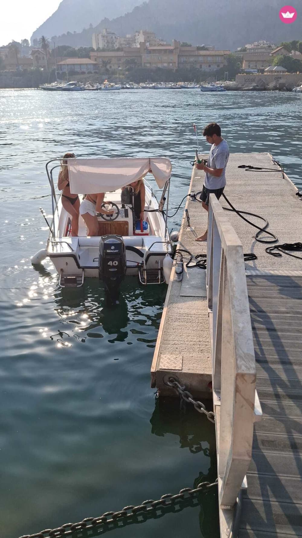 Vivi una giornata indimenticabile con la nostra SAVER 5.40, dotato di tutto il necessario per una perfetta giornata in barca!