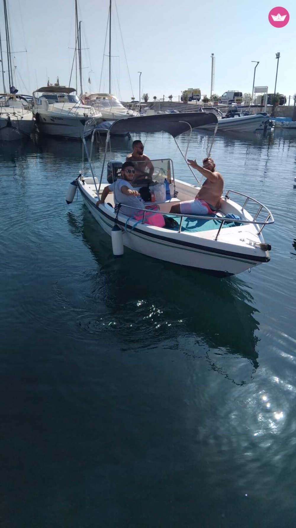 Vivi una giornata indimenticabile con la nostra SAVER 5.40, dotato di tutto il necessario per una perfetta giornata in barca!