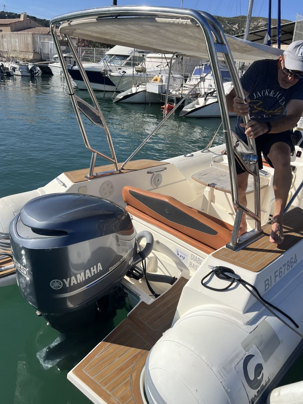 Njut av 3 timmar och 45 minuter av solsken på en motorbåt i Marseille