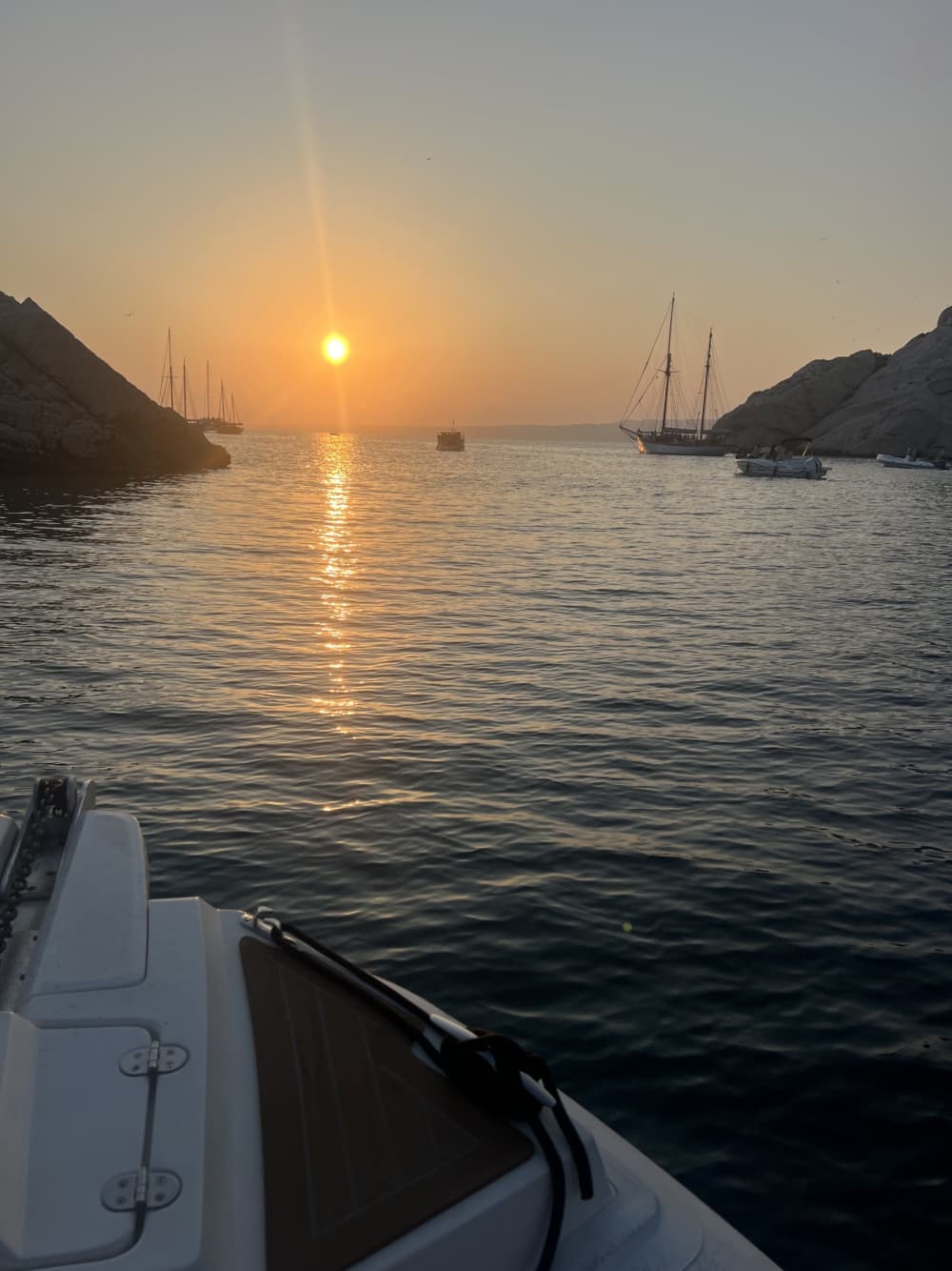 Njut av 3 timmar och 45 minuter av solsken på en motorbåt i Marseille