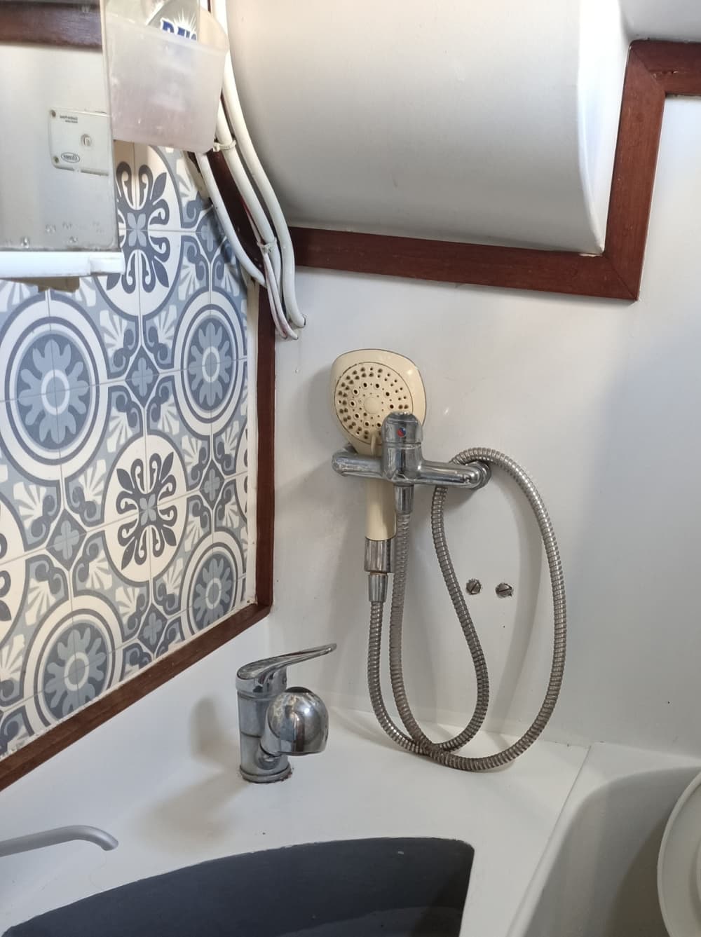 2 ore di navigazione lungo la costa di Marsiglia