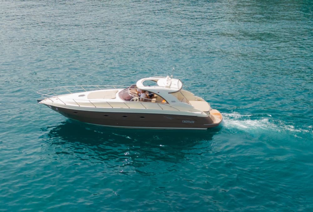 Genießen Sie 8 Stunden auf einem Motorboot in Polignano a Mare