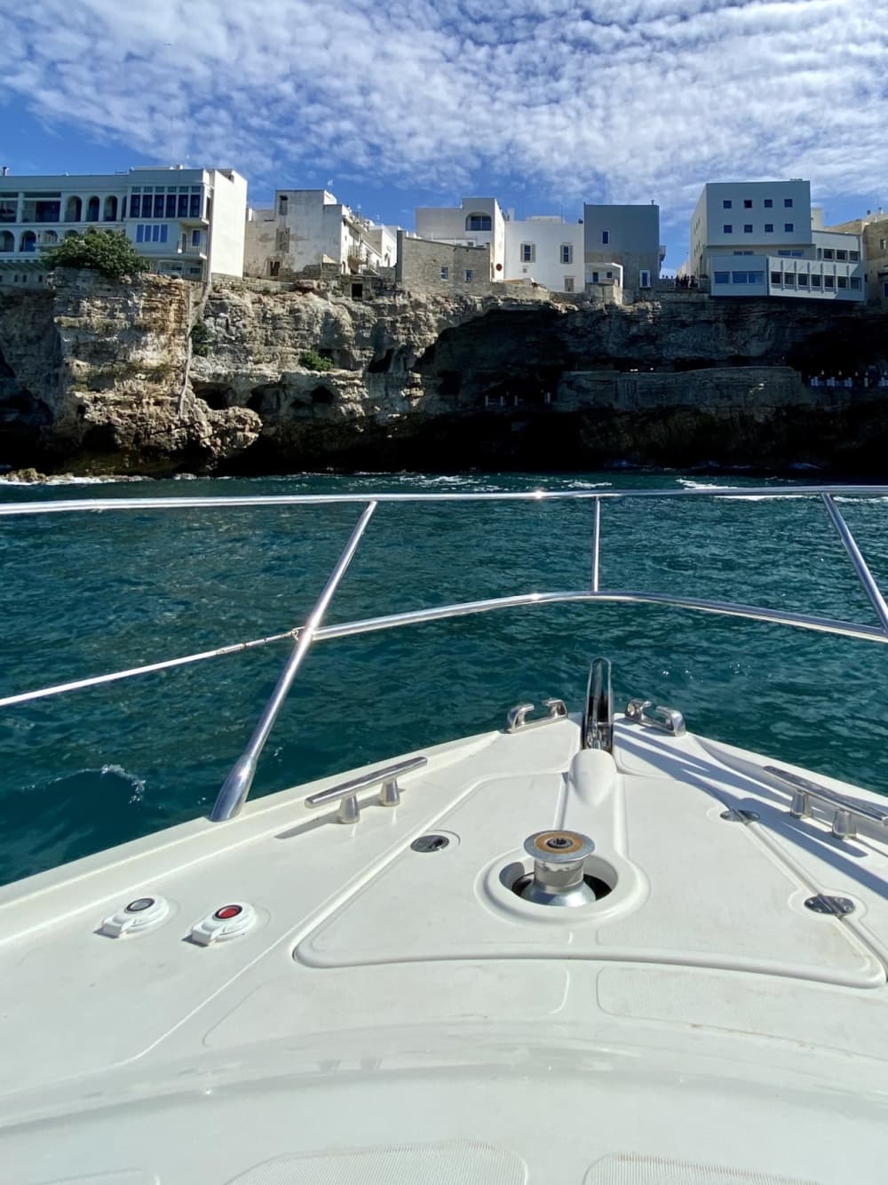 Genießen Sie 8 Stunden auf einem Motorboot in Polignano a Mare