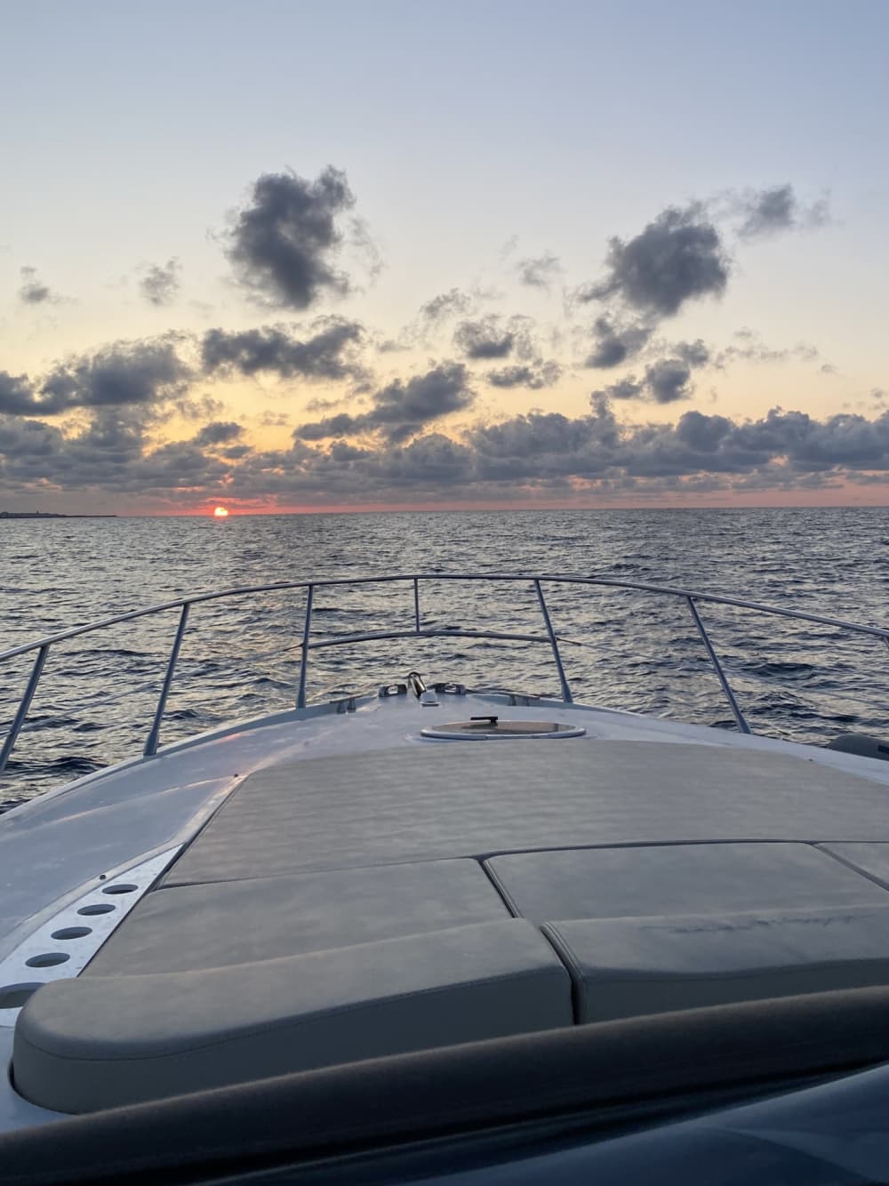 Genießen Sie 8 Stunden auf einem Motorboot in Polignano a Mare