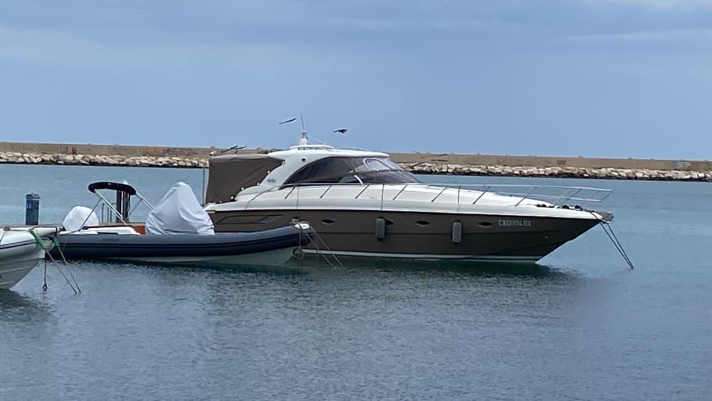 Genießen Sie 8 Stunden auf einem Motorboot in Polignano a Mare