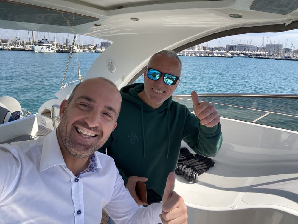 Genießen Sie 8 Stunden auf einem Motorboot in Polignano a Mare