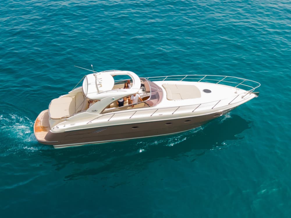 Genießen Sie 8 Stunden auf einem Motorboot in Polignano a Mare