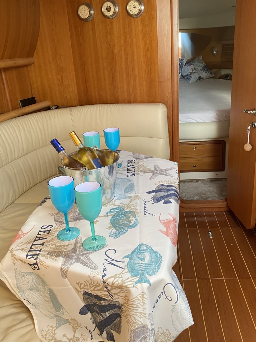 Genießen Sie 8 Stunden auf einem Motorboot in Polignano a Mare