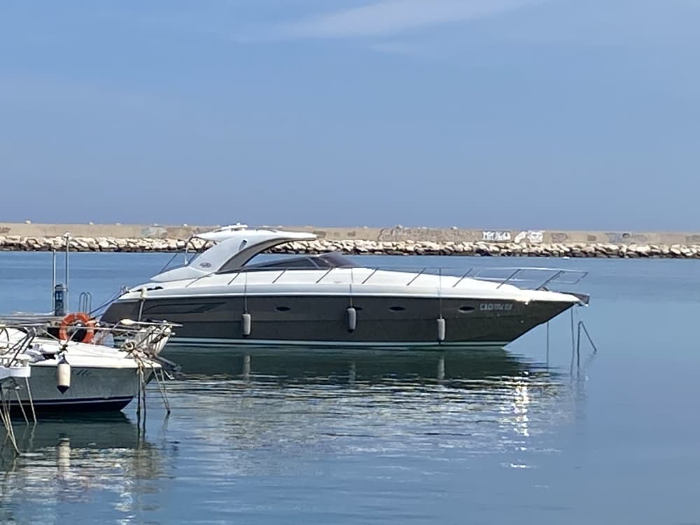 Genießen Sie 8 Stunden auf einem Motorboot in Polignano a Mare
