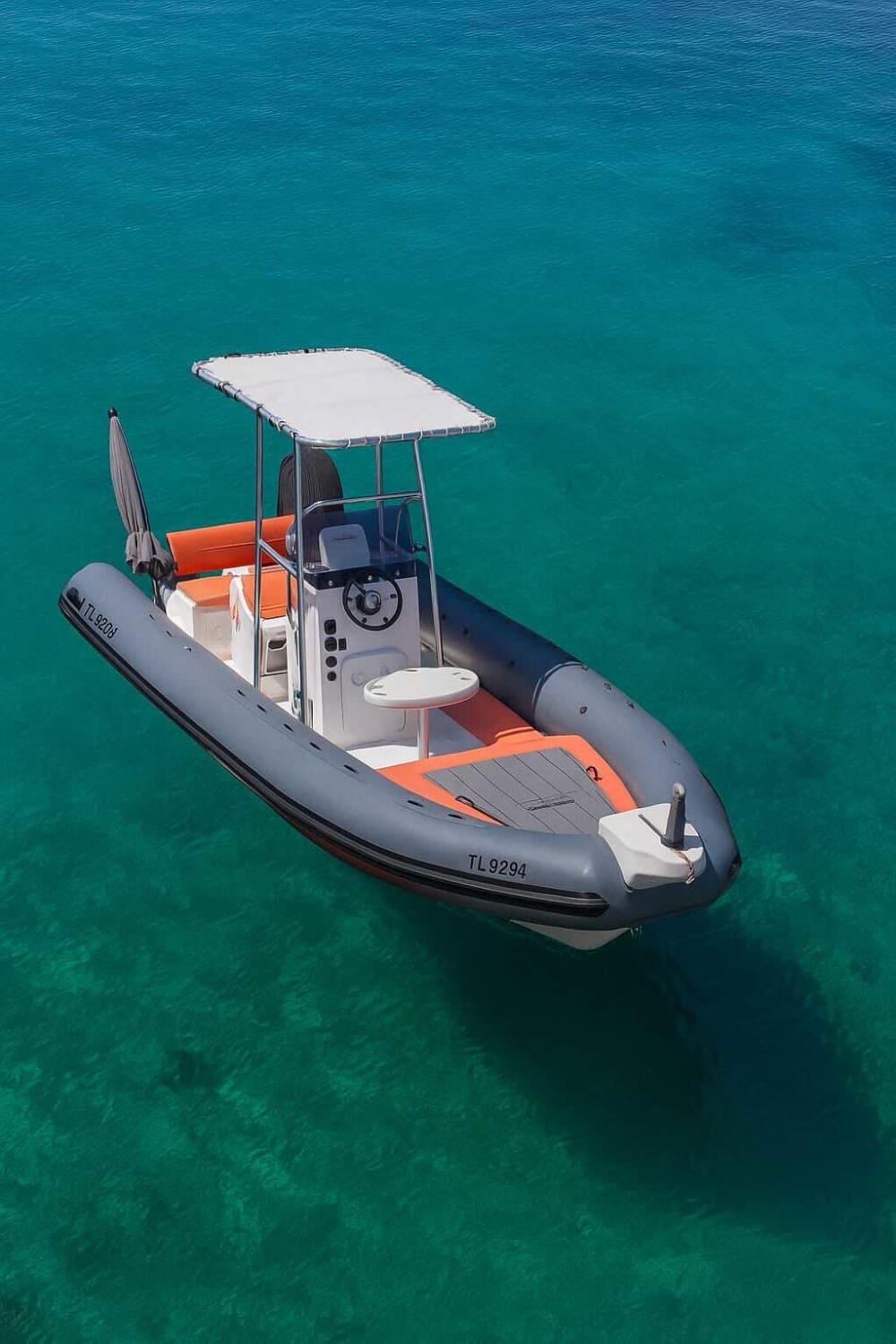 Goditi il sole con un'escursione in barca di 6 ore a Cannes.