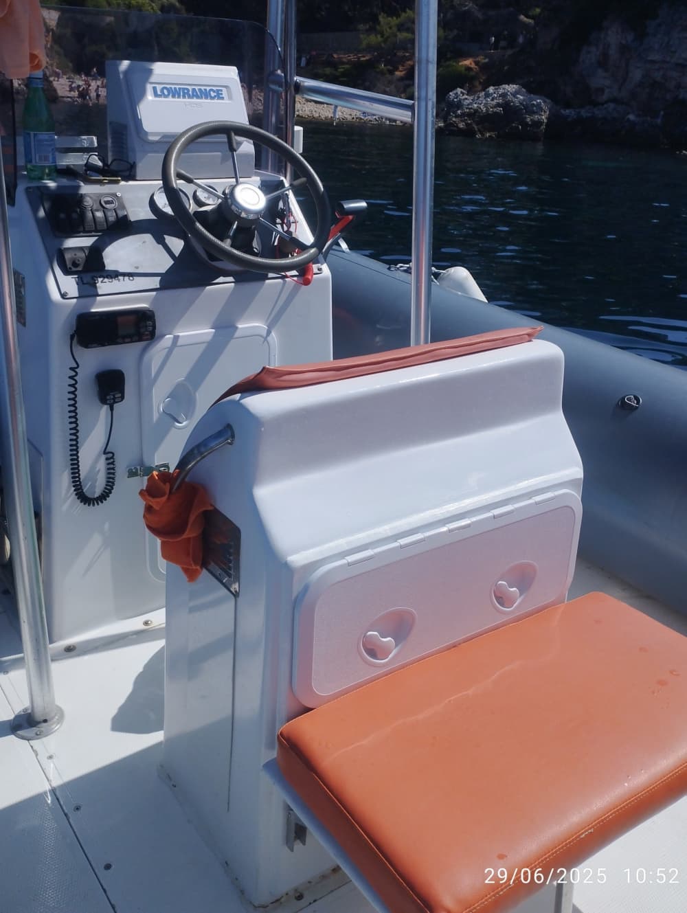 Profitez du soleil lors d'une excursion en bateau de 6 heures à Cannes.