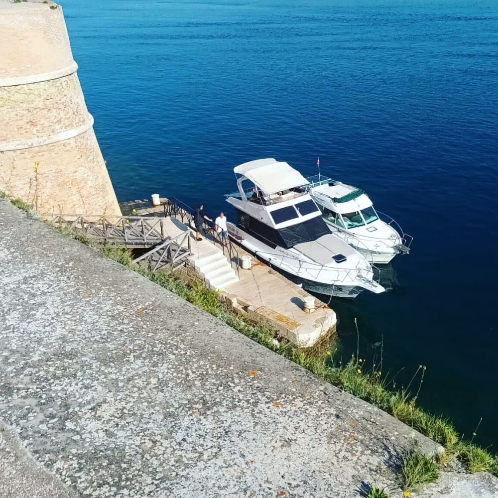 Profitez de 8 heures de navigation à moteur à Šibenik.