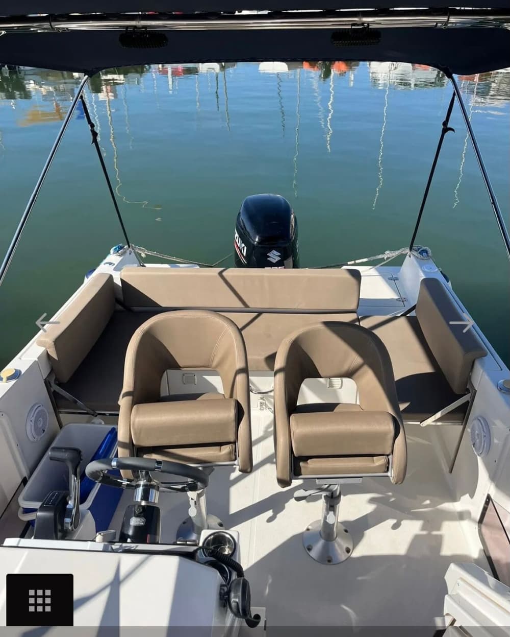 Discover Palma de Mallorca on a motorboat for 8h