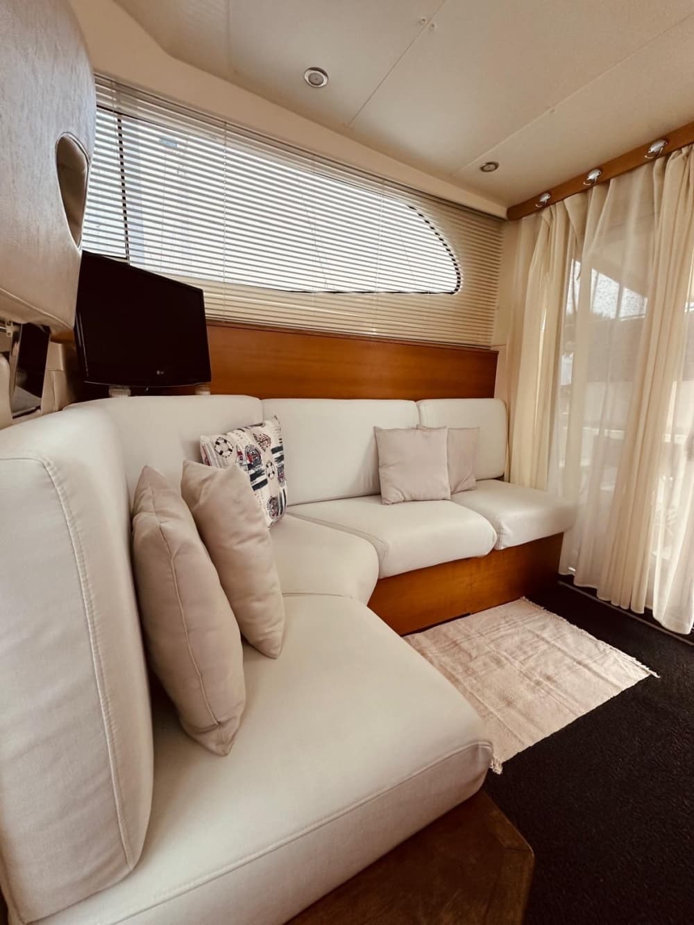 Mieten Sie ein Motorboot für 4 Stunden Spaß