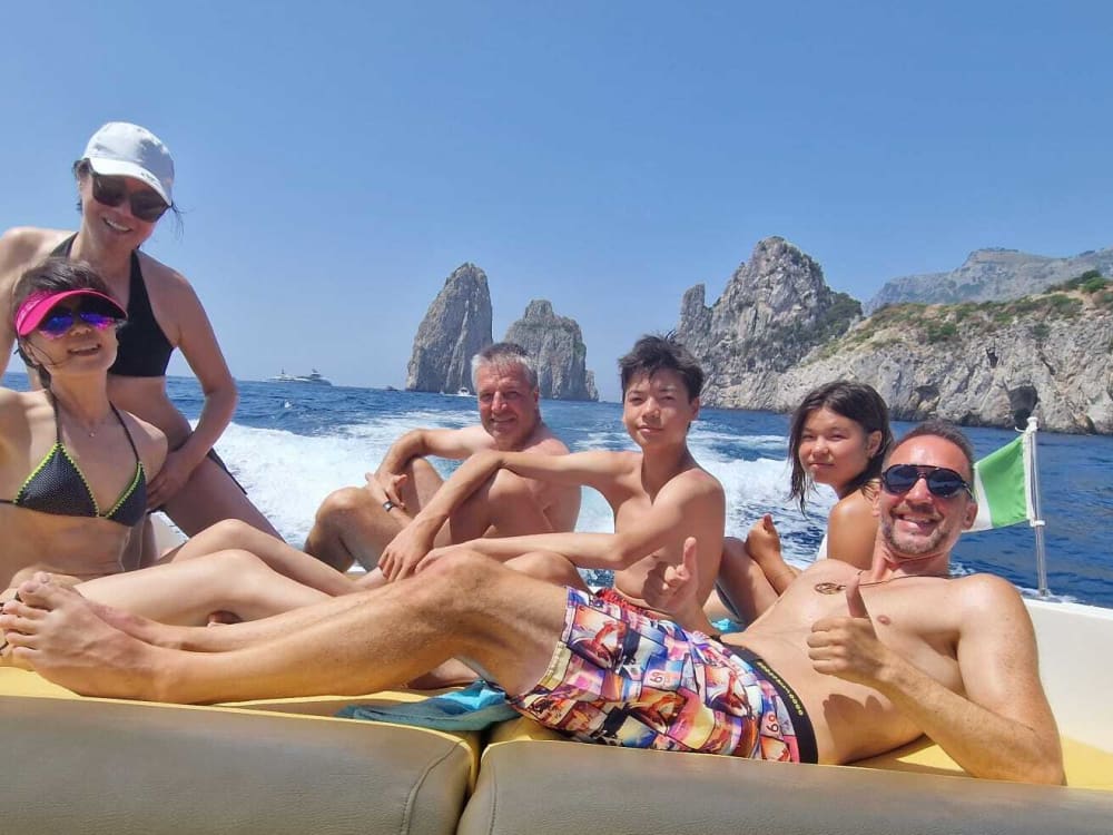 Découvrez Procida en bateau à moteur pendant 7 heures