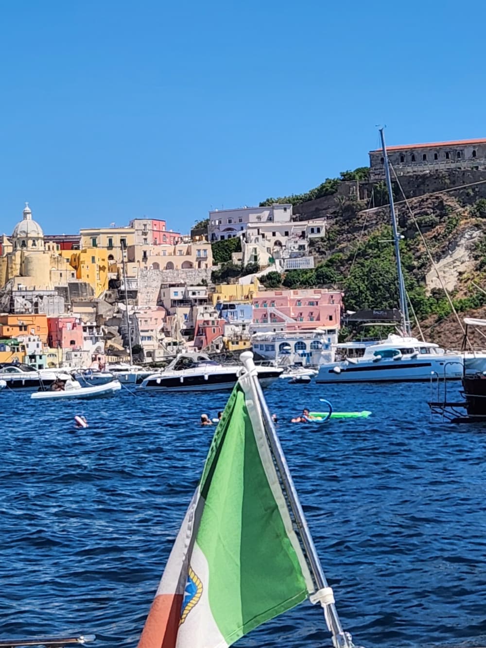 Découvrez Procida en bateau à moteur pendant 7 heures