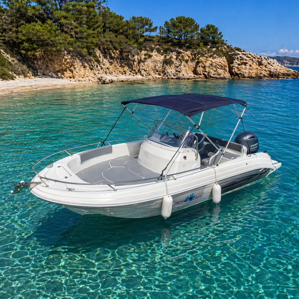 Relaxează-te într-o excursie cu barca de 3 ore și 30 de minute în Palma de Mallorca