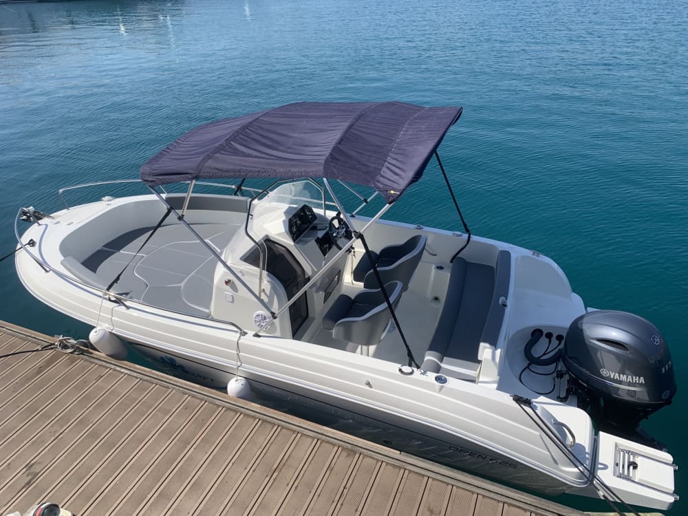 Relaxează-te într-o excursie cu barca de 3 ore și 30 de minute în Palma de Mallorca