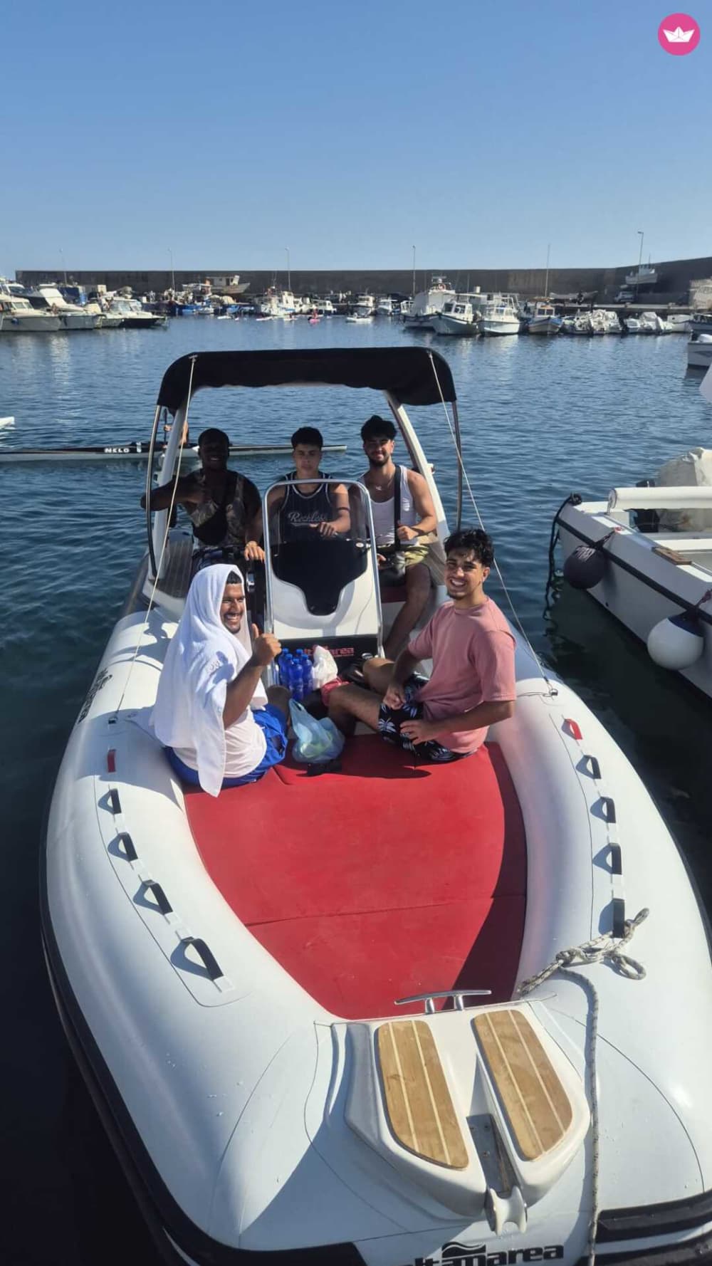 Vivi una giornata indimenticabile con il nostro Altamarea Wave 20, dotato di tutto il necessario per una perfetta giornata in barca!