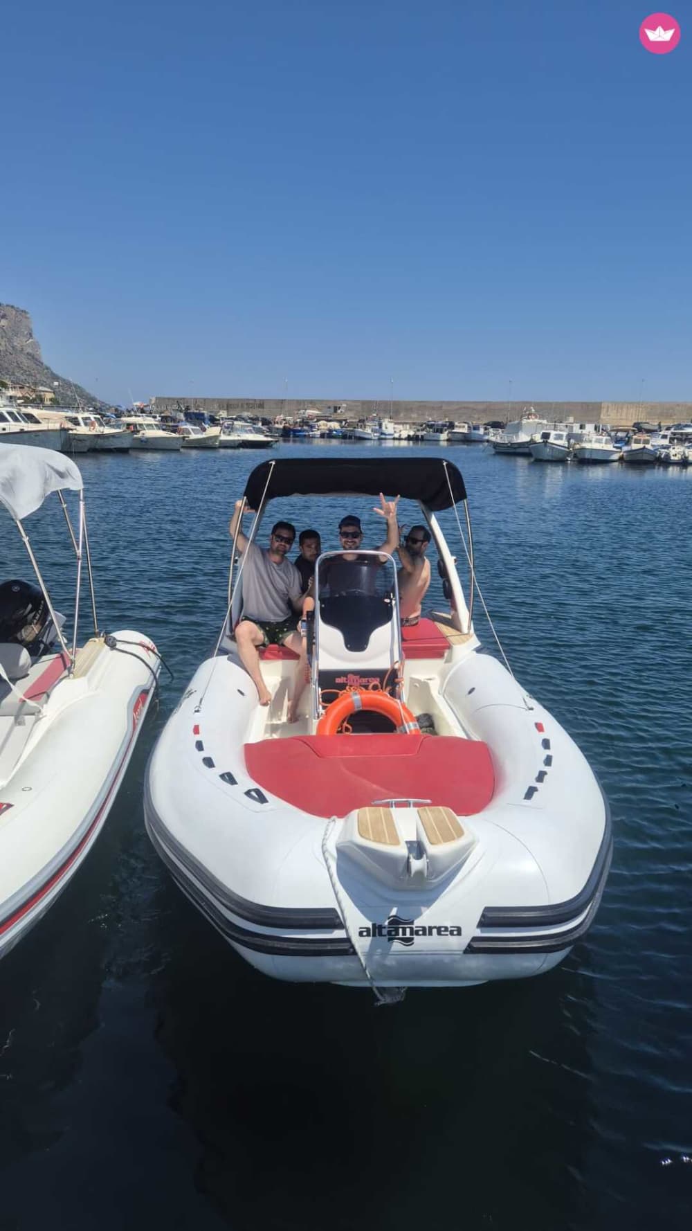 Vivi una giornata indimenticabile con il nostro Altamarea Wave 20, dotato di tutto il necessario per una perfetta giornata in barca!